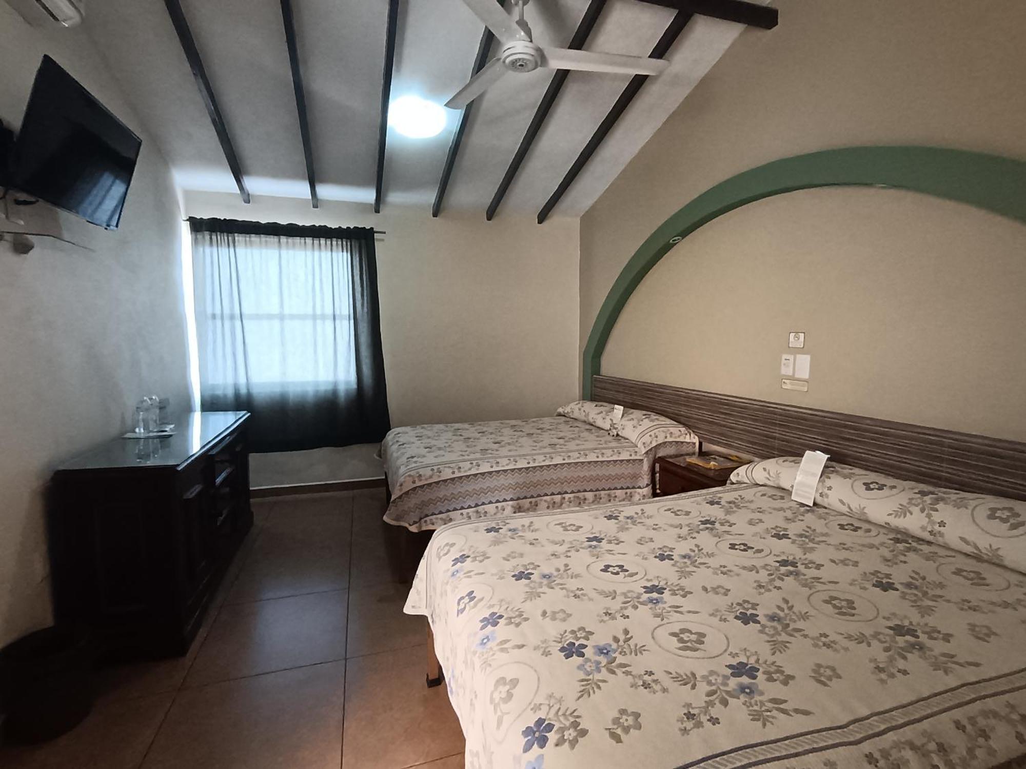 Hotel La Merced Colima Exterior photo